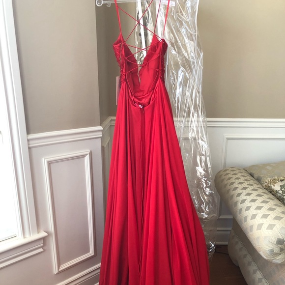 Red Gown - Picture 3 of 3